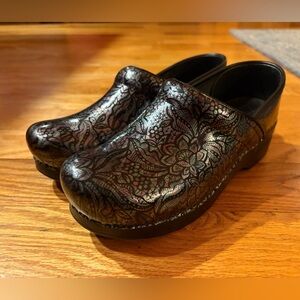 Dansko Nurse Clogs Metallic Floral Black Leather Sz 39 EU 8.5-9 US